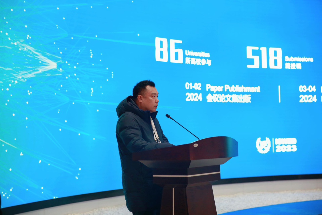 吴群教授介绍研讨会整体情况